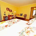 Palazzo Toraldo Di Francia Bed & Breakfast Tropea
