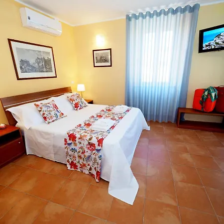 Palazzo Toraldo Di Francia Bed & Breakfast Tropea