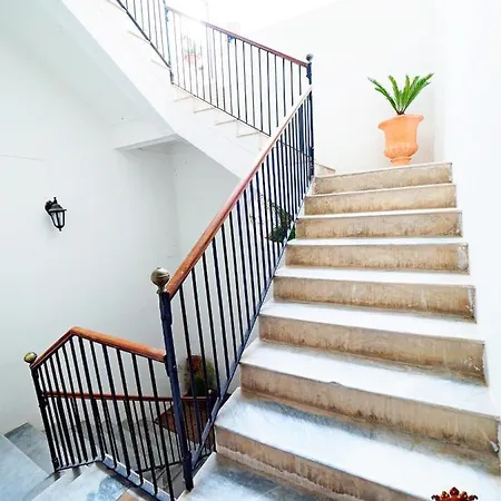 Palazzo Toraldo Di Francia 4* トロペーア