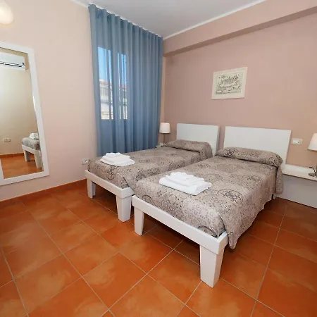 Bed & Breakfast Palazzo Toraldo Di Francia 4*