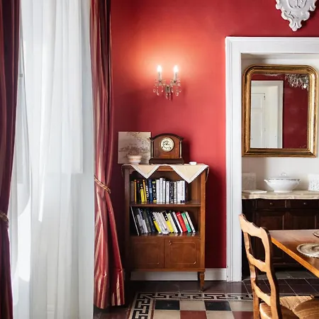 Palazzo Toraldo Di Francia Bed & Breakfast Tropea