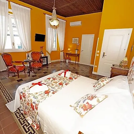 Bed & Breakfast Palazzo Toraldo Di Francia 4*