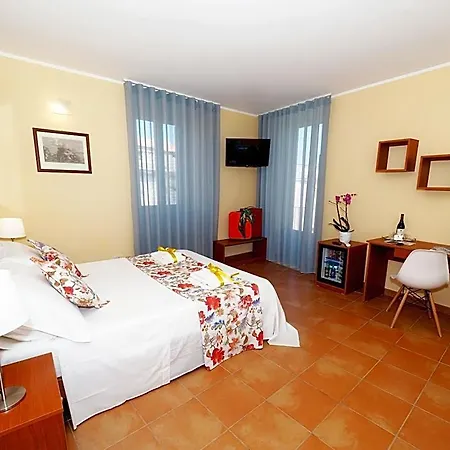 Palazzo Toraldo Di Francia Bed & Breakfast 4*
