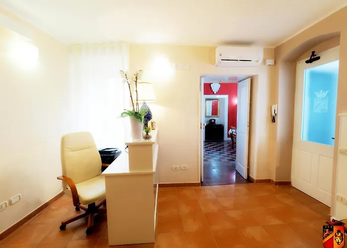 לינה וארוחת בוקר Palazzo Toraldo Di Francia טרופאה