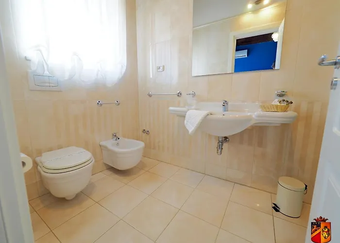 Palazzo Toraldo Di Francia 4* טרופאה