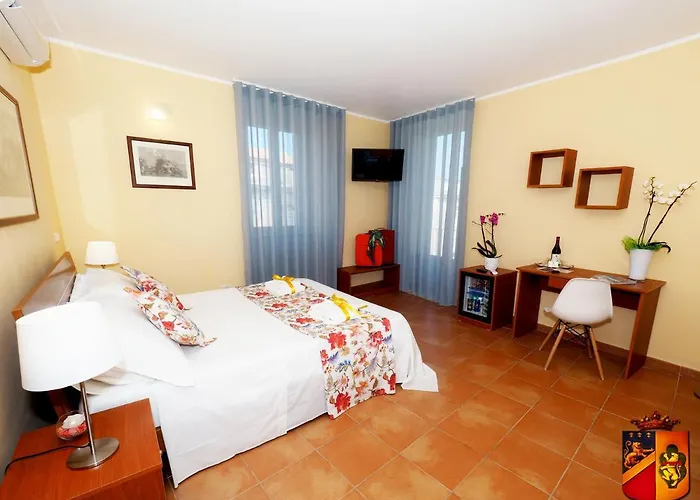 לינה וארוחת בוקר Palazzo Toraldo Di Francia 4*