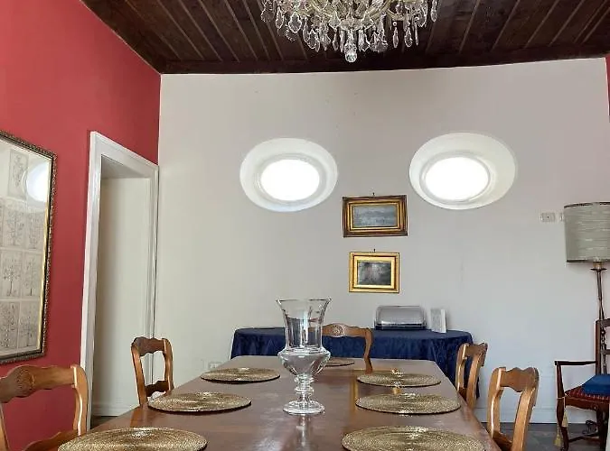 Palazzo Toraldo Di Francia 4* טרופאה