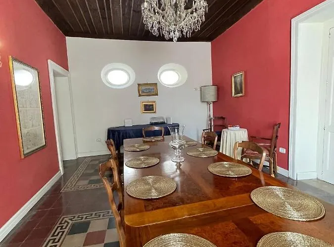 לינה וארוחת בוקר Palazzo Toraldo Di Francia 4*