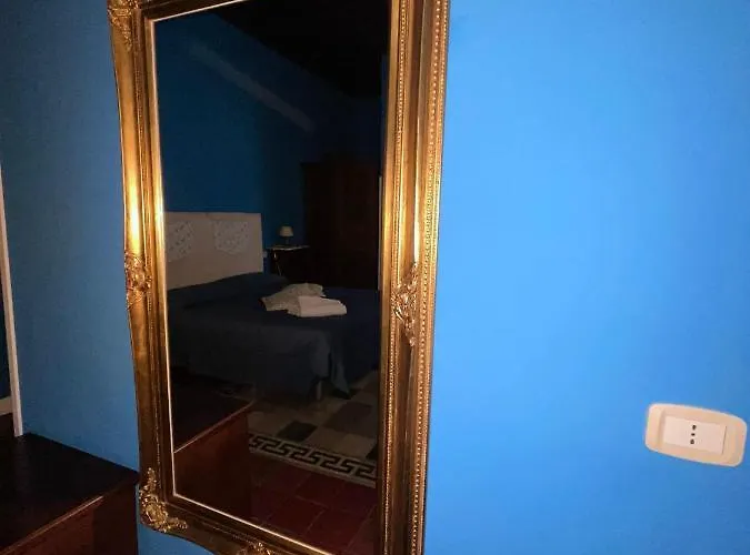 לינה וארוחת בוקר Palazzo Toraldo Di Francia 4*