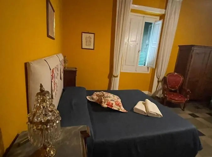 לינה וארוחת בוקר Palazzo Toraldo Di Francia 4*