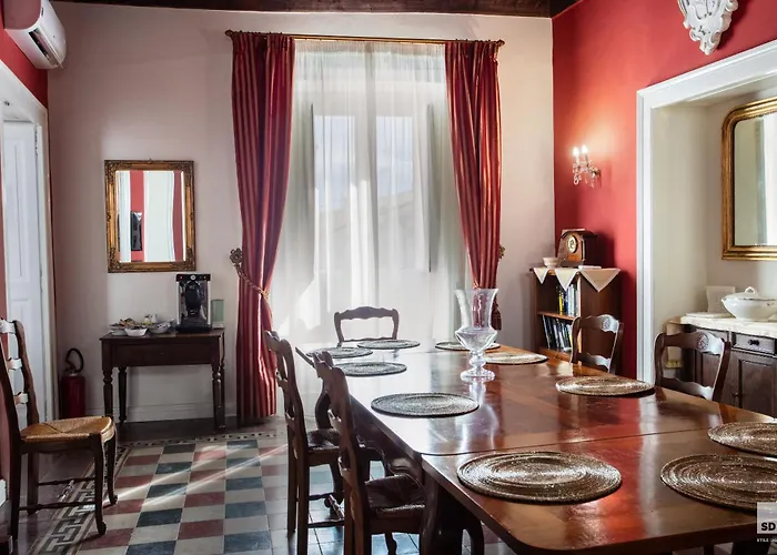 לינה וארוחת בוקר Palazzo Toraldo Di Francia 4*