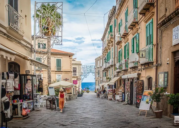 Palazzo Toraldo Di Francia לינה וארוחת בוקר 4*